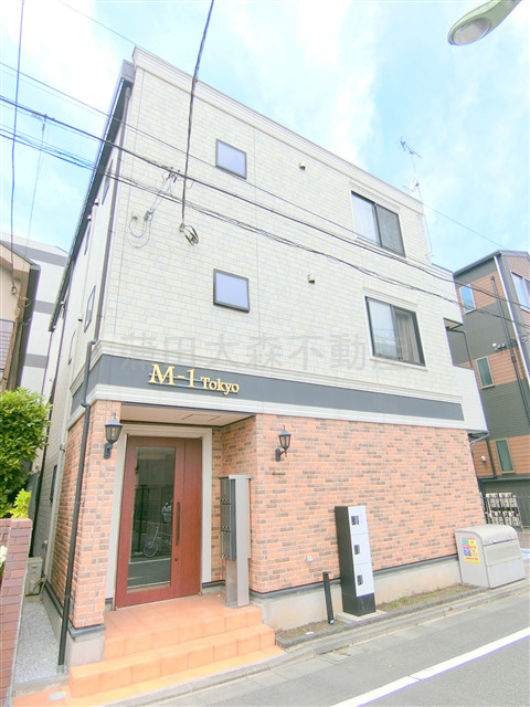 M-1 Tokyo羽田の外観|2017年8月築　鉄骨造地上3階建て総戸数9戸
東京都大田区羽田5丁目　京急空港線穴守稲荷駅徒歩5分