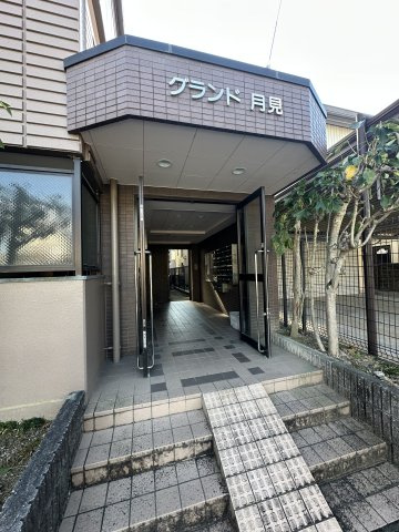グランド月見のエントランス