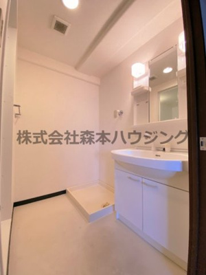 【洗面所】 | 　八坂一番館 | 忙しい朝には欠かせない洗面所です