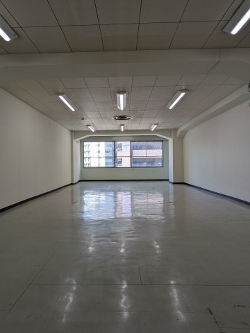 東海建物西本町ビルのロビー