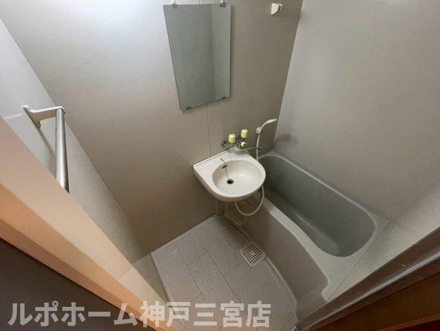 ウインデイア中山手A棟の洗面所