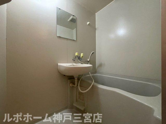 ウインデイア中山手A棟の浴室