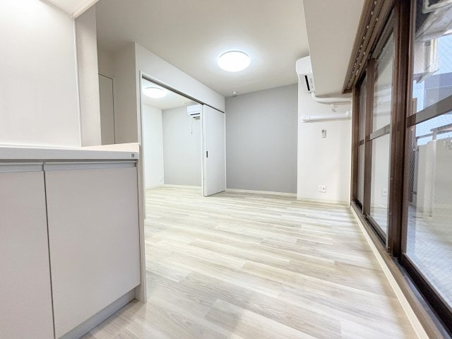 パークモダン新大阪の居間・リビング