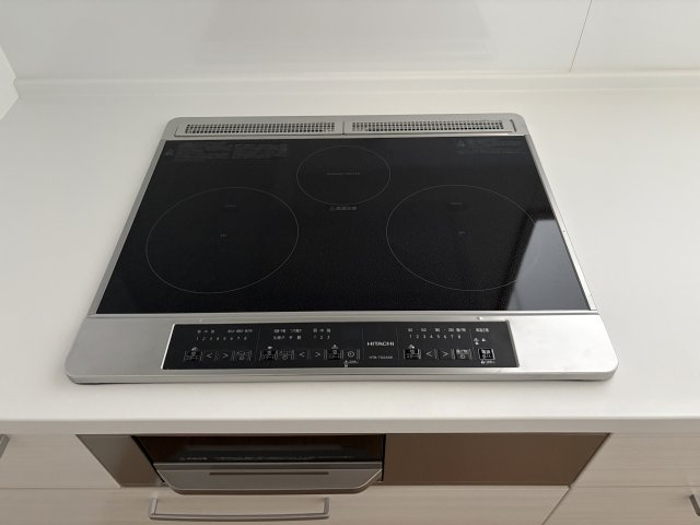サングレイス高峰のキッチン|IHクッキングヒーターを採用！火を使わずお手入れもしやすい、使い勝手の良いキッチンです♪