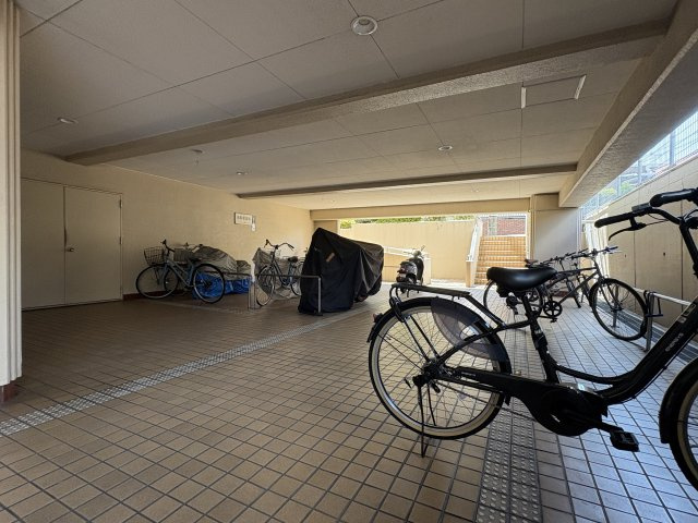 サングレイス高峰の駐輪場