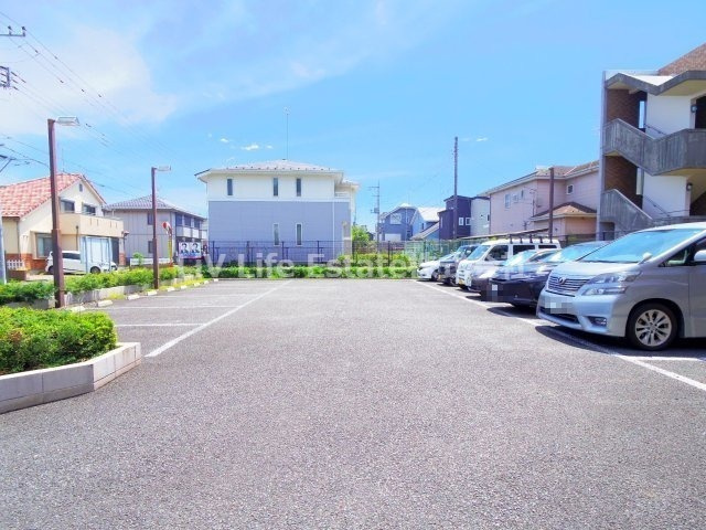 ドミール花小金井の駐車場