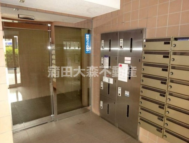ロイヤルガーデン千鳥町のエントランス