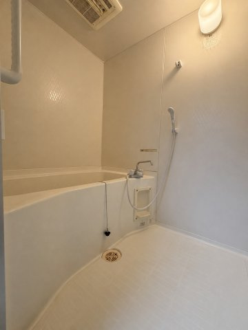 天城通2丁目中古戸建の浴室|浴室乾燥機付きのお風呂となっております。綺麗にご使用されております。