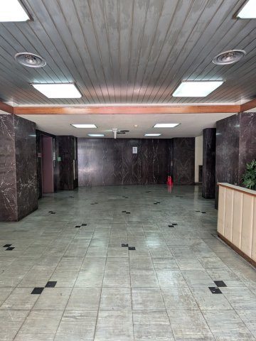 東海建物西本町ビルのロビー