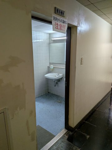 東海建物西本町ビルのトイレ