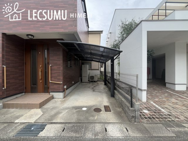 姫路市網干区垣内南町/中古戸建の駐車場