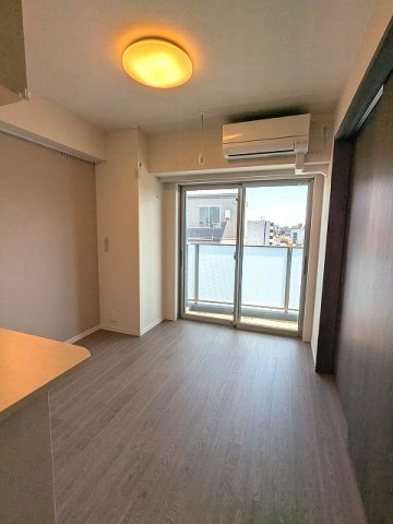 J.GRAN Court上野入谷の設備|インターネット無料、カウンターキッチン、南向き上層階は日当り眺望良好です、全室聡明付、リビングに取り外し可能な室内物干し設備付、ピクチャーレール付きです