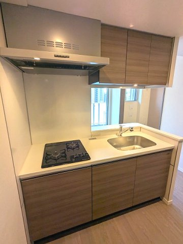 J.GRAN Court上野入谷の設備|ガス2口システムカウンターキッチン、瀟洒でお手入れ楽なガラストップコンロです
