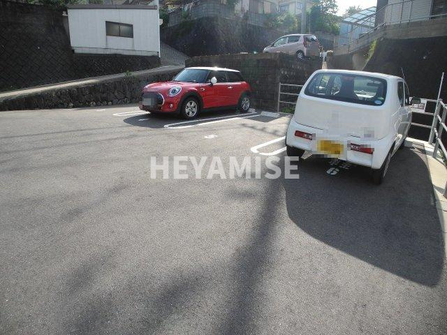 リッチプルメリアの駐車場