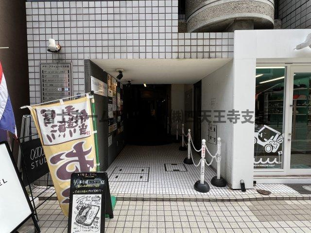 大阪市中央区南船場４丁目の店舗事務所のエントランス