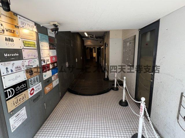 大阪市中央区南船場４丁目の店舗事務所のエントランス