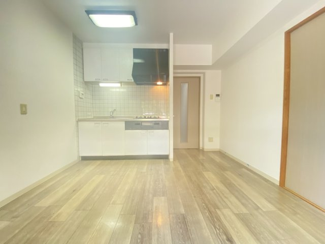 芦屋市平田北町の賃貸マンションの居間・リビング