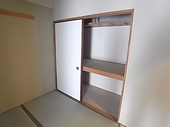 神戸市東灘区本庄町３丁目の賃貸マンションの収納