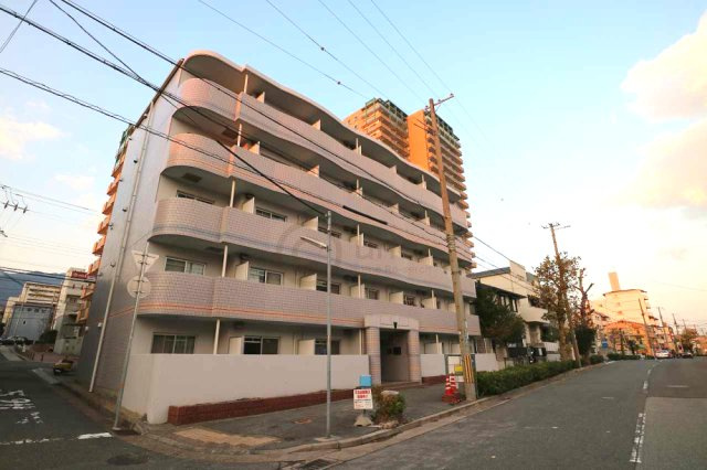 神戸市灘区弓木町４丁目の賃貸マンションの外観
