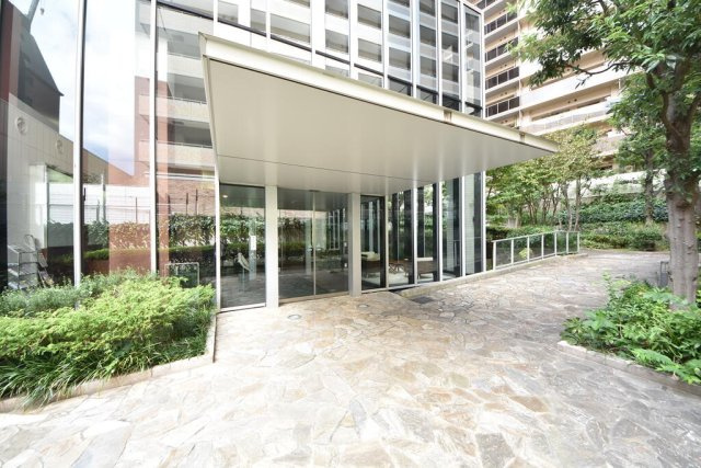 神戸市中央区中山手通３丁目の賃貸マンションのエントランス