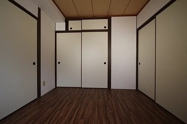 神戸市灘区倉石通５丁目の賃貸マンションの居間・リビング