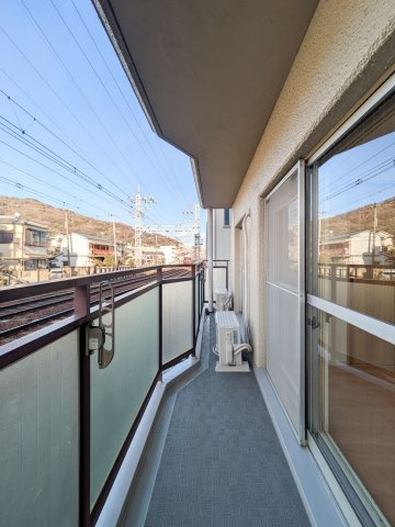 神戸市東灘区岡本３丁目の賃貸マンションのバルコニー