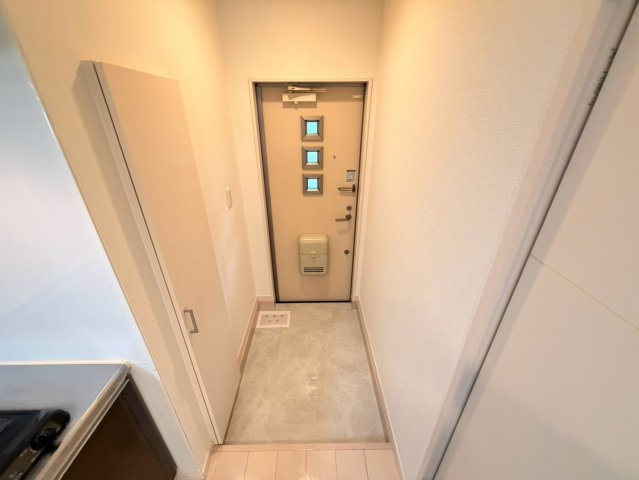 神戸市東灘区住吉宮町１丁目のアパートの玄関