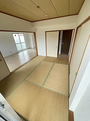 西宮市久保町の賃貸マンションの居間・リビング