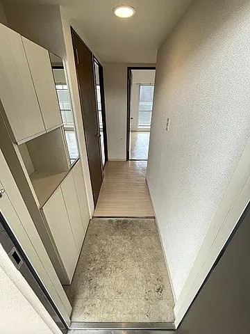 西宮市久保町の賃貸マンションの玄関