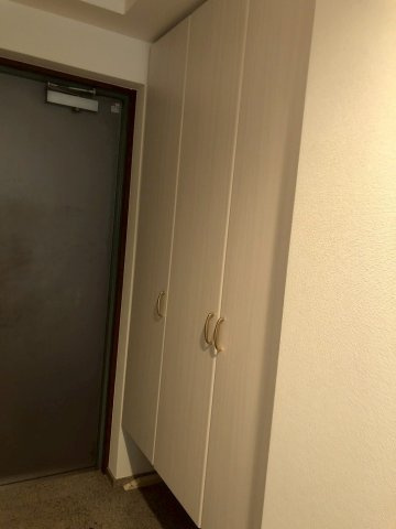 西宮市甲子園町の賃貸マンションの玄関