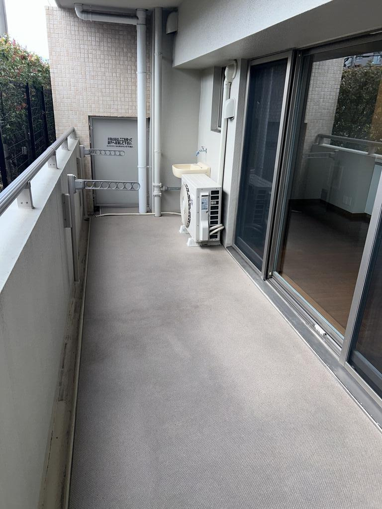 西宮市甲子園町の賃貸マンションのバルコニー