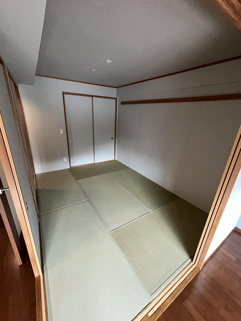 西宮市甲子園町の賃貸マンションの居間・リビング