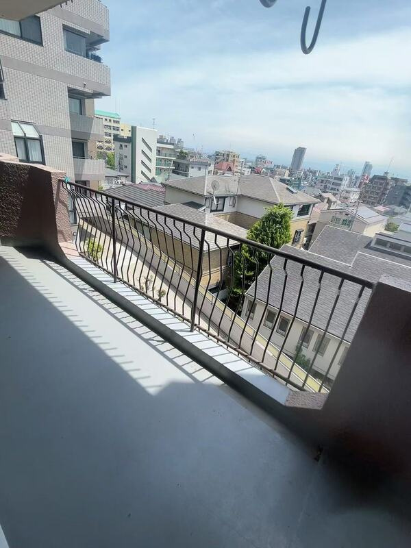 神戸市中央区熊内町２丁目の賃貸マンションのバルコニー