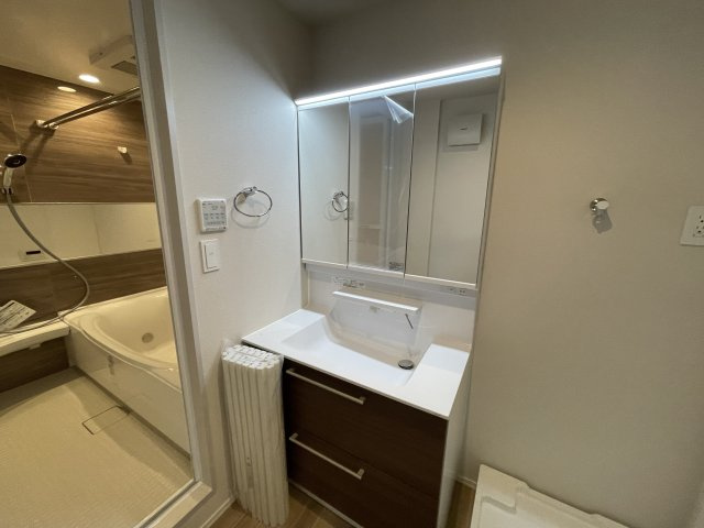 西宮市神楽町の賃貸マンションの洗面所