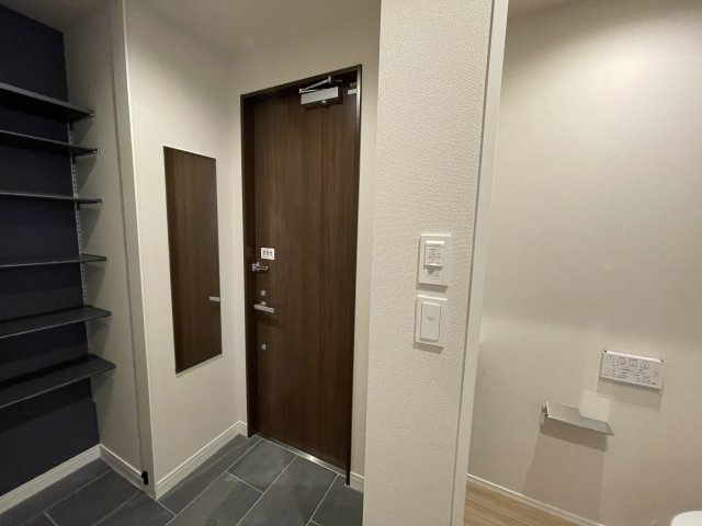 西宮市神楽町の賃貸マンションの玄関