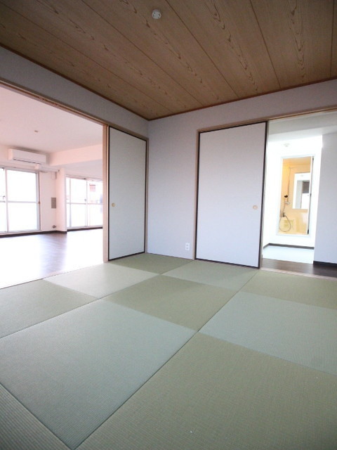西宮市久保町の賃貸マンションの居間・リビング