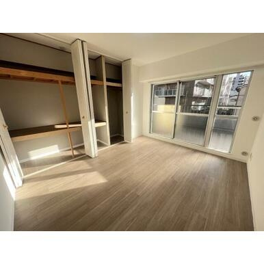 西宮市久保町の賃貸マンションの居間・リビング