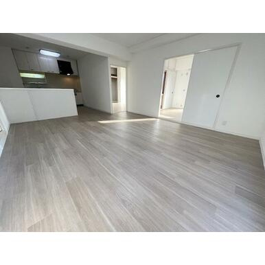 西宮市久保町の賃貸マンションの居間・リビング