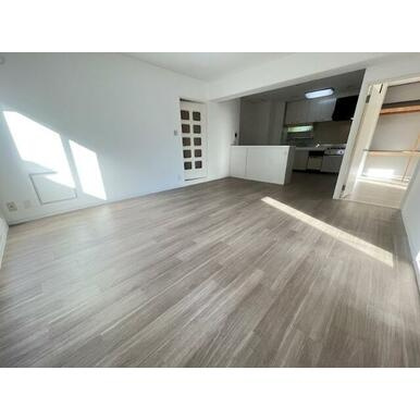 西宮市久保町の賃貸マンションの居間・リビング