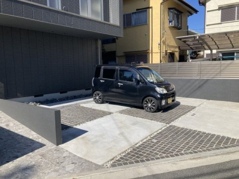 西宮市甲子園洲鳥町のアパートの駐車場