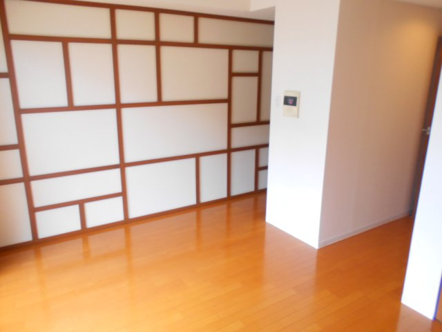 神戸市灘区都通２丁目の賃貸マンションの居間・リビング