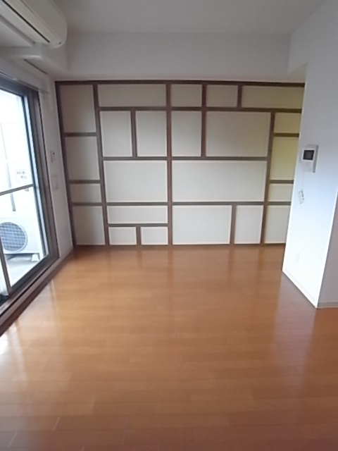 神戸市灘区都通２丁目の賃貸マンションの居間・リビング