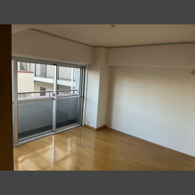 神戸市中央区熊内町７丁目の賃貸マンションの居間・リビング