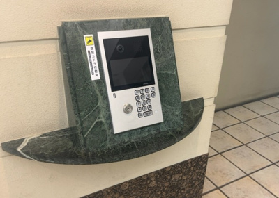 【防犯設備】 | エクセル本厚木 | 当然のことではありますが、オートロックやセンサーライト、ホームセキュリティーなどの防犯設備があれば、小さいお子様がいるご家庭も安心ですよね！まず物件購入の際は、防犯設備もチェックするようにしましょう。