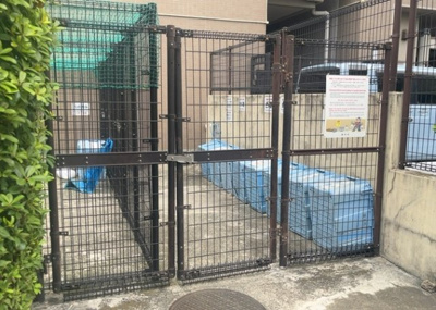 【設備】 | エクセル本厚木 | 共有部分は、住民なら誰もが使える設備のこと。例えば駐車場やエレベーター、インターネット設備、セキュリティ設備などがあります。他にも、マンションの廊下・外部階段やエントランス・ゴミ置き場などがあります。