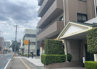 【外観】 | エクセル本厚木 | 隣家の土地はどうなっているのか、生活利便施設が近くにあるのか、学校まで近いかなど、お客様のライフスタイルにあわせたイメージが重要です。また、近くにあると困る施設が近くにないかも確認するといいでしょう。