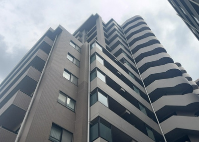 【構造・工法・仕様】 | エクセル本厚木 | ＲＣ造、Reinforced Concreteは直訳すると補強されたコンクリートです。主に柱や梁・床・壁が鉄筋とコンクリートで構成おり、鉄筋を組んだ型枠にコンクリートを流し込んで固めたものを指します。