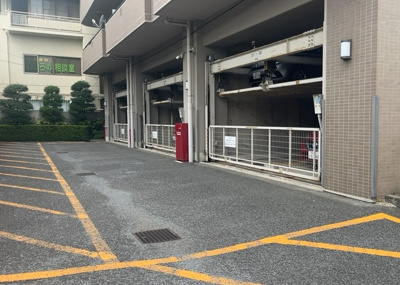 【駐車場】 | エクセル本厚木 | 車一台あたりに必要なスペースは、標準サイズの普通自動車で横幅2m50cm、長さ5mは必要になります。ただし、乗降のことも考慮して横幅3m30cm、長さ5m50cmほどは確保できるところを選びましょう。