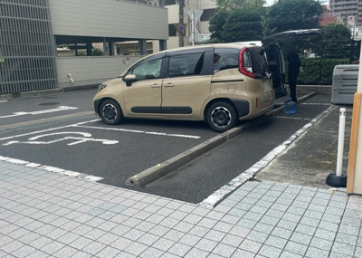 【駐車場】 | エクセル本厚木 | 駐車場と明記されていても、最小スペースでつくられた駐車場だと大型車は駐車できなかったり、出入りしにくくなったりする可能性があります。お車のサイズと購入したい物件の駐車場のサイズを現地で確認しましょう。