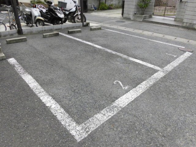 パセオ西芦屋の駐車場